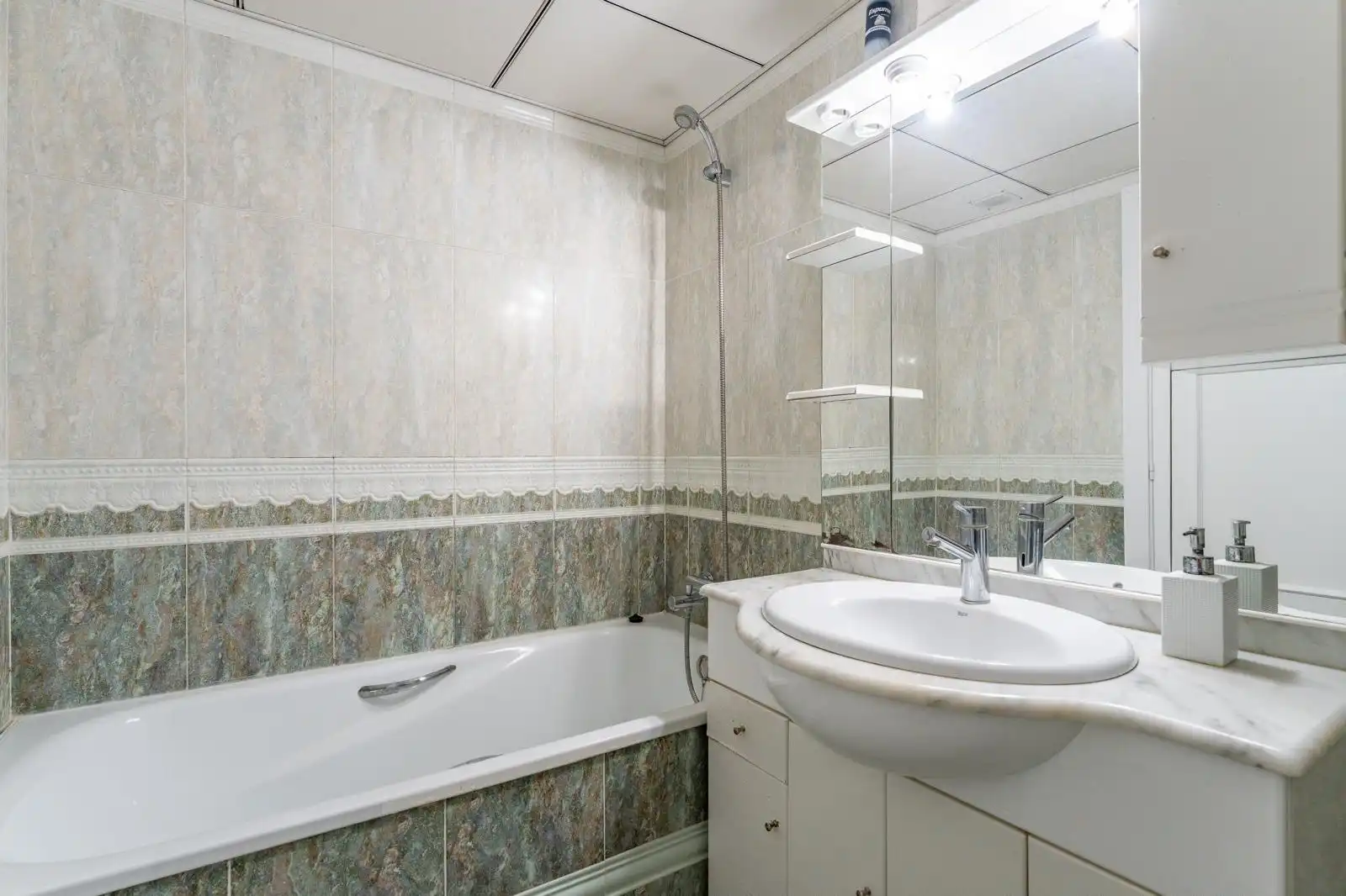 Badezimmer von Wohnung zum Verkauf in Reus mit Klimaanlage, Heizung und Parkett