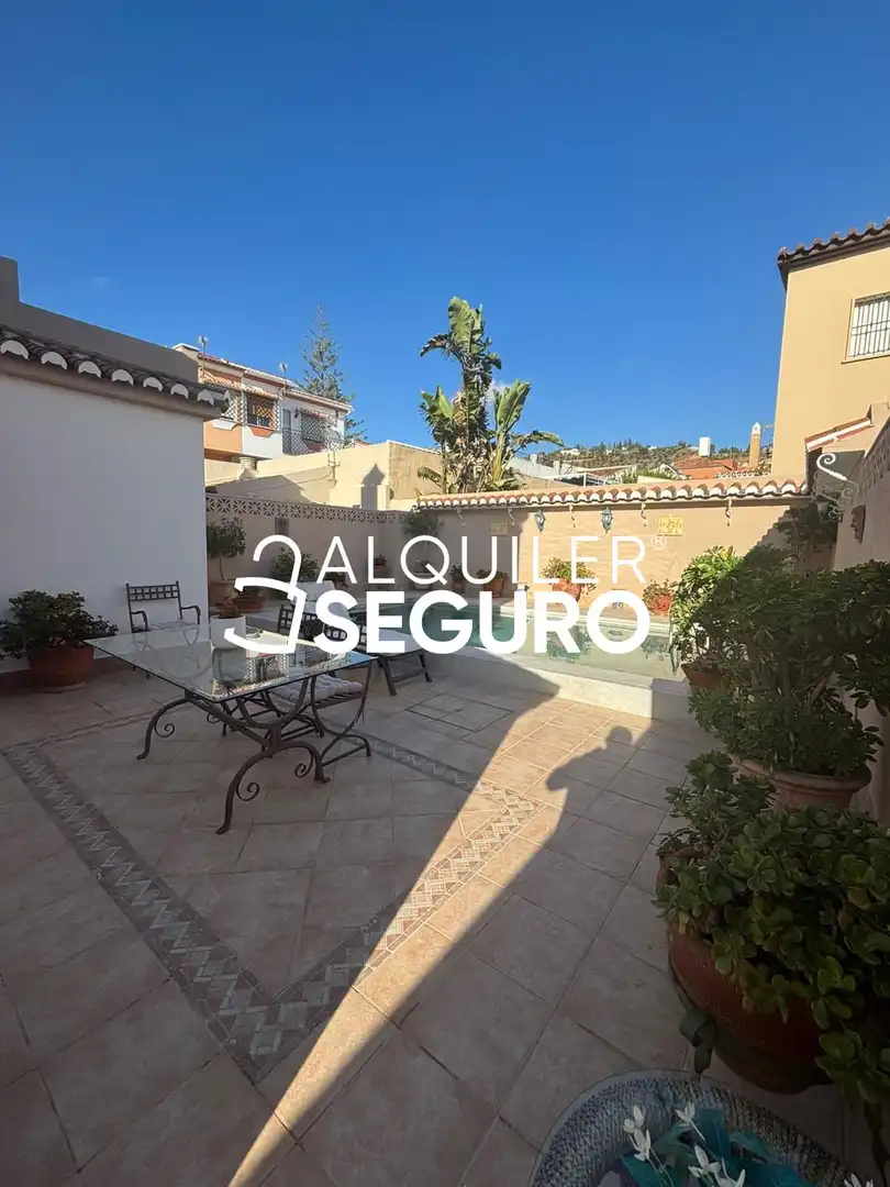 Detached house with pool to rent in Escritor busto previ, imagen 6