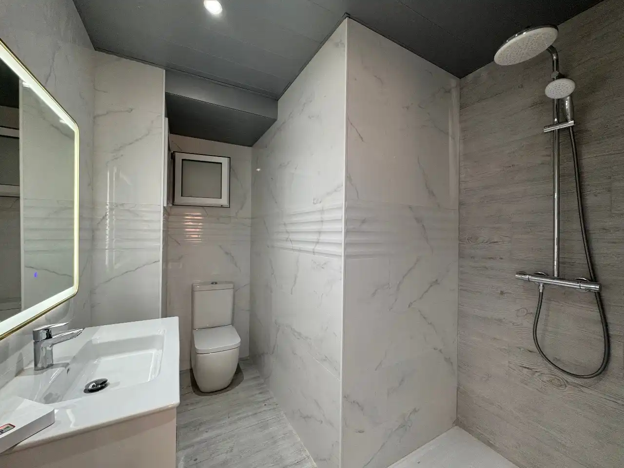 Bathroom of Flat for sale in Palamós  with Air Conditioner, Heating and Parquet flooring