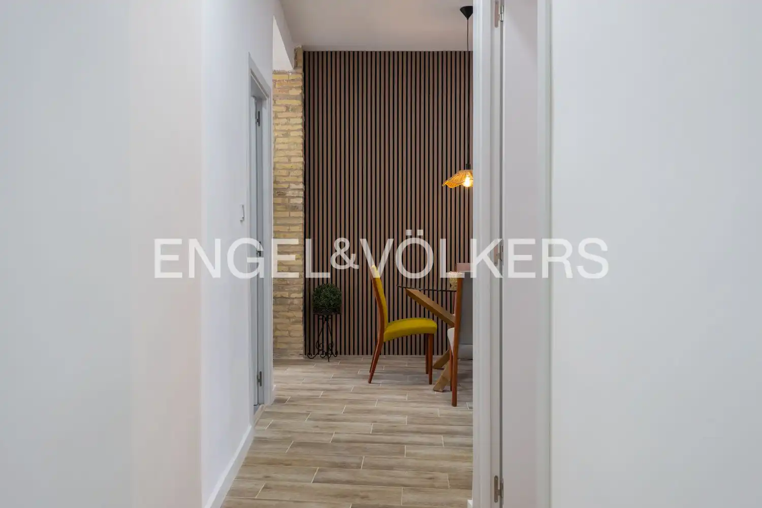 Flat for rent in Valencia  with Air Conditioner, Heating and Furnished