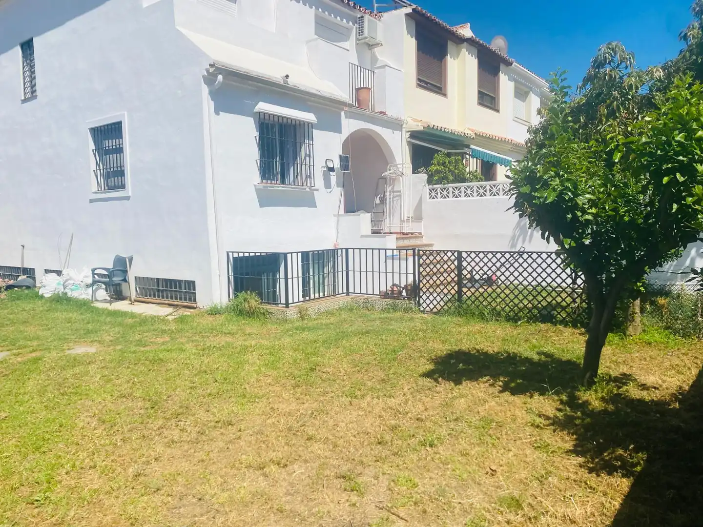 Jardí de Casa adosada en venda en Estepona amb Terrassa i Piscina comunitària