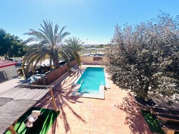 Chalet con balcón en venta en Valverde