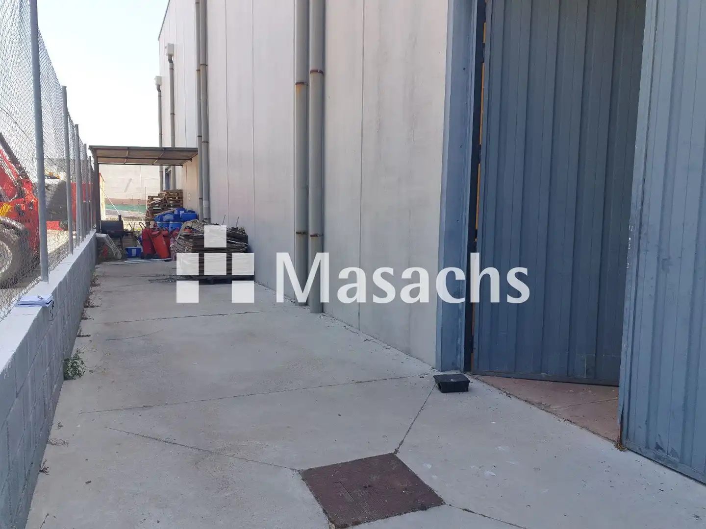 Vista exterior de Nau industrial en venda en Móstoles amb Alarma