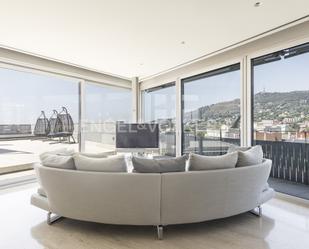 Living room of Attic to rent in  Barcelona Capital  with Air Conditioner, Terrace and Swimming Pool