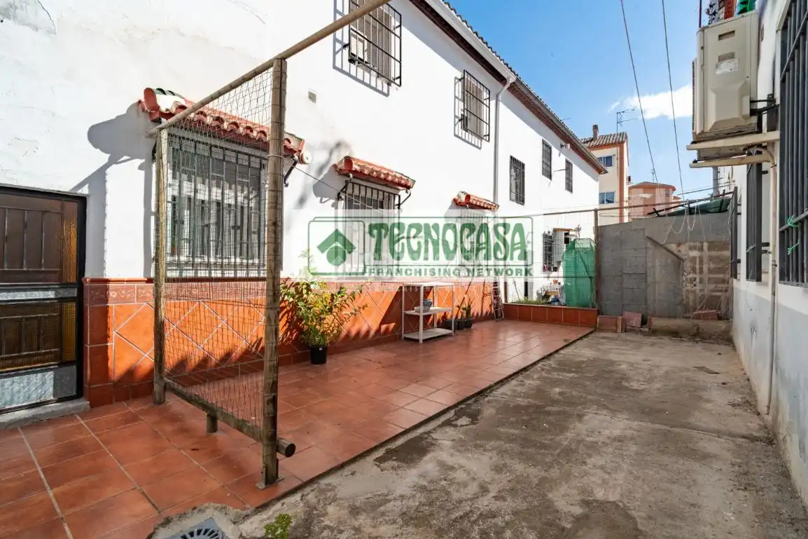 Exterior view of Flat for sale in Granada  with Air Conditioner, Heating and Terrace
