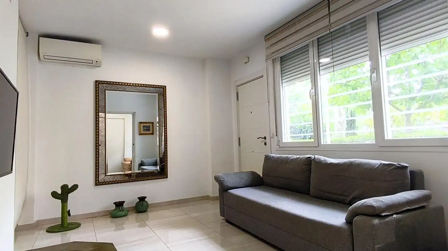 Sala de estar de Planta baja en venta en Madrid con Aire acondicionado y Amueblado