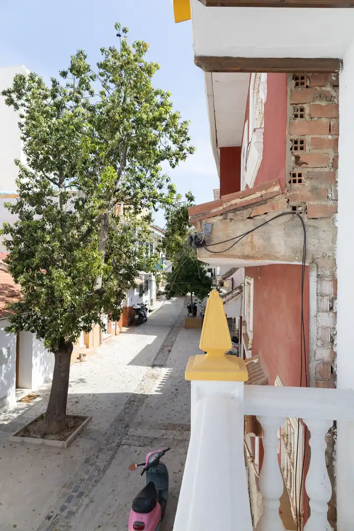 Vista exterior de Casa adosada en venda en Málaga amb Balcó