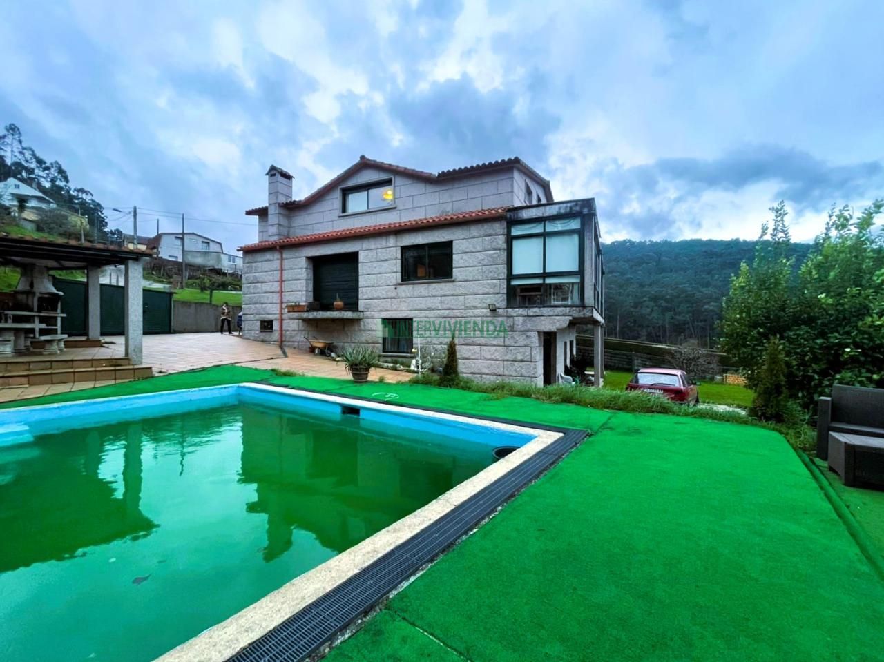 Piscina de Casa o xalet en venda en Vigo  amb Calefacció, Jardí privat i Traster