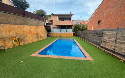 Swimming pool of House or chalet for sale in Mataró  with Air Conditioner, Heating and Furnished