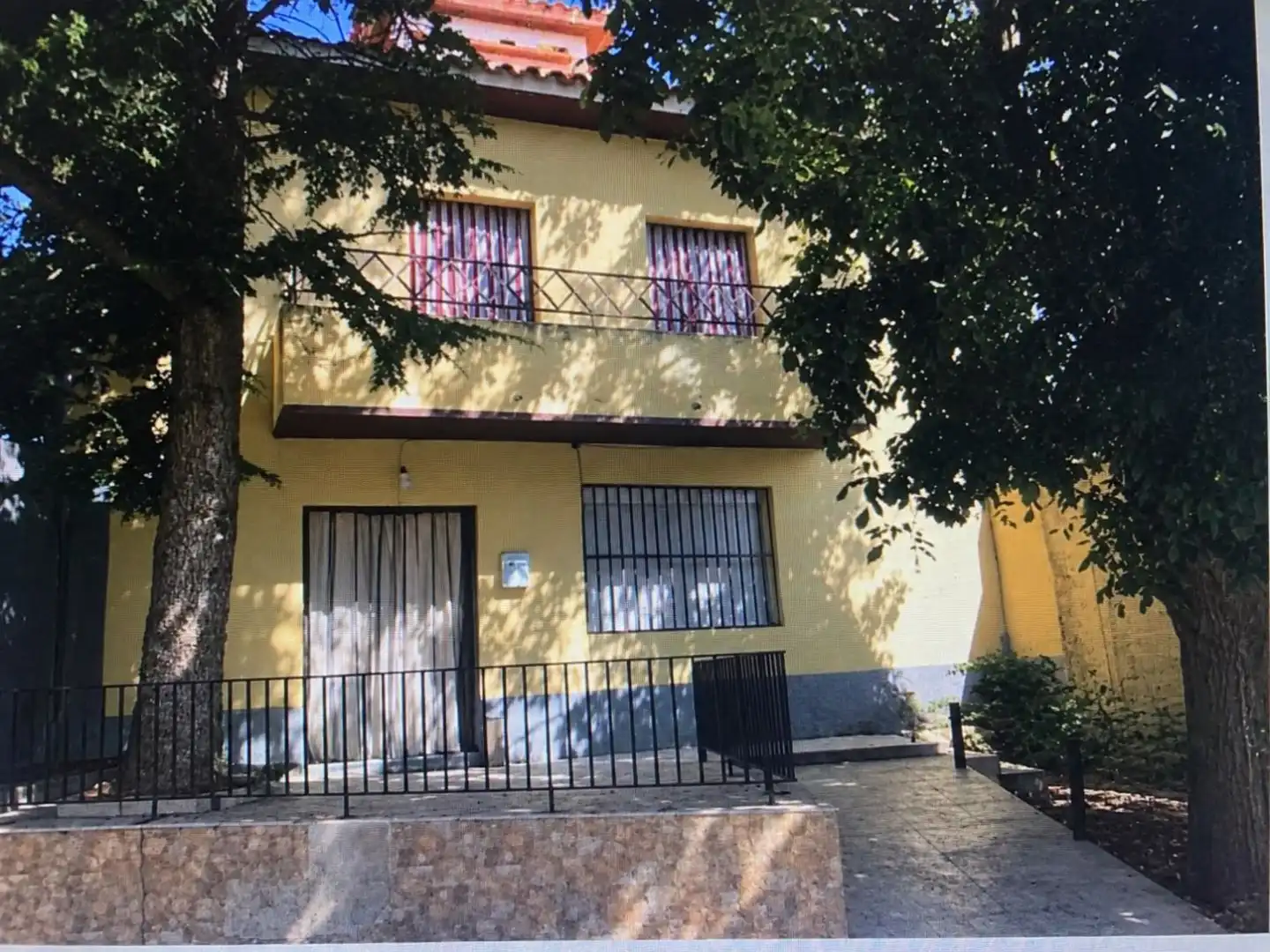Vista exterior de Casa o xalet en venda en Loscos amb Terrassa i Balcó