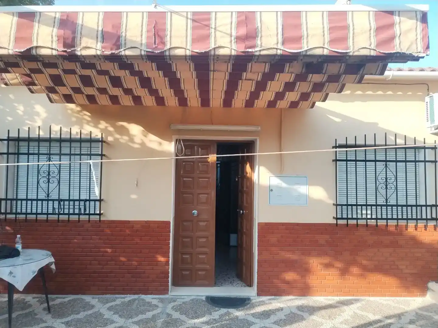 Vista exterior de Casa o xalet en venda en Puente Genil amb Aire condicionat