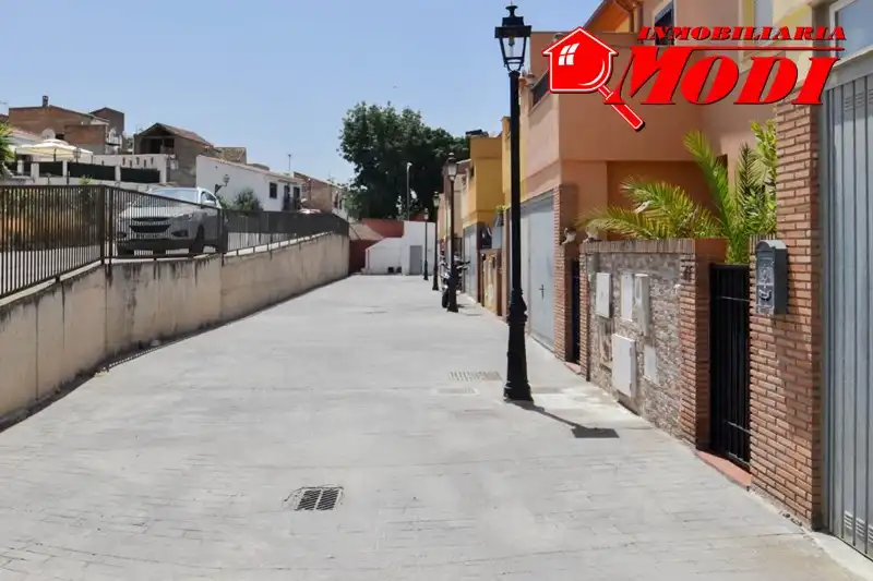 Vista exterior de Casa adosada en venta en Alhendín con Calefacción, Jardín privado y Terraza