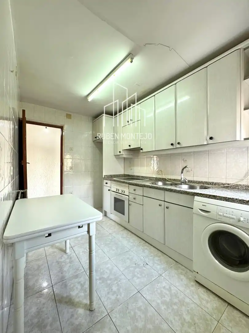 Cocina de Casa adosada en venta en Gomecello con Calefacción, Terraza y Trastero