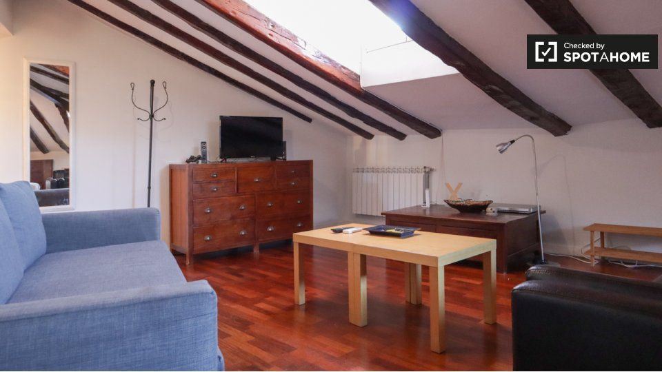 Living room of Flat to rent in  Madrid Capital  with Air Conditioner, Heating and Furnished