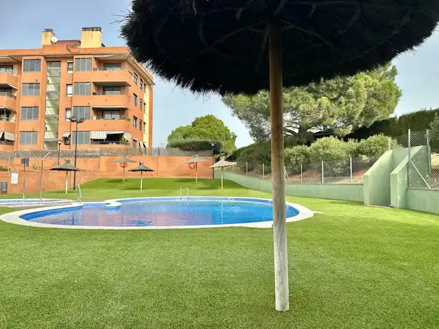 Piscina de Pis en venda en Sabadell amb Calefacció, Jardí privat i Parquet