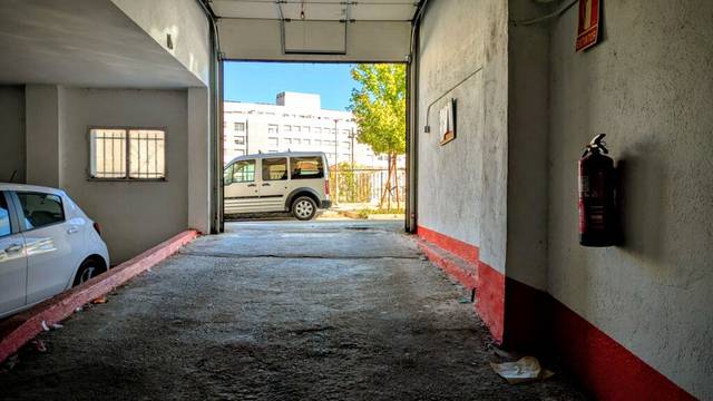 Garaje en Venta en Calle de Pando en Valdeacederas