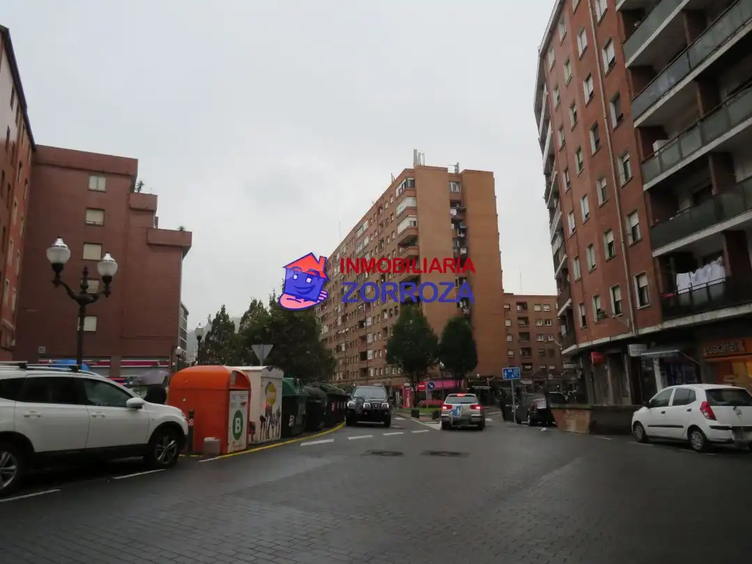 Vista exterior de Local en venta en Bilbao  con Aire acondicionado