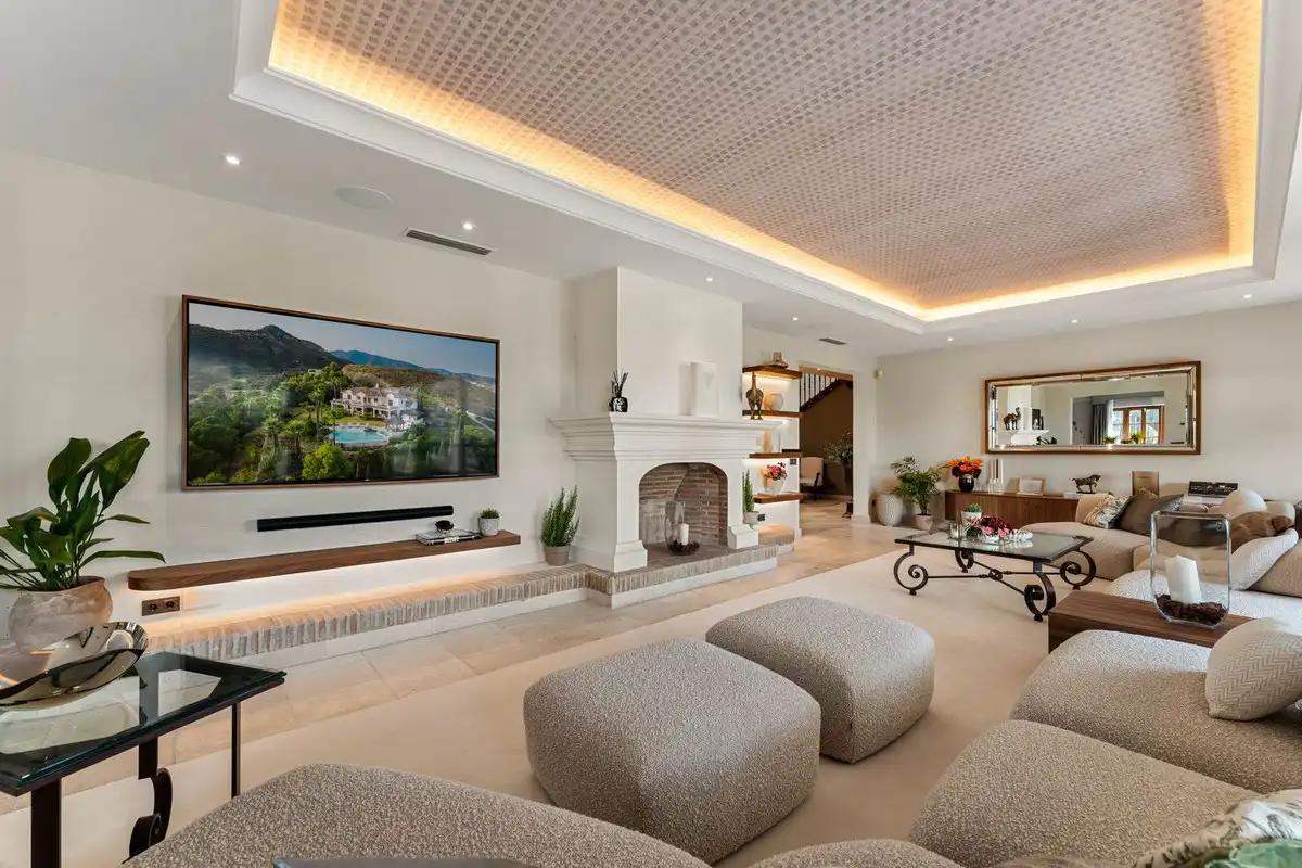 Sala d'estar de Casa o xalet en venda en Benahavís amb Aire condicionat, Terrassa i Moblat