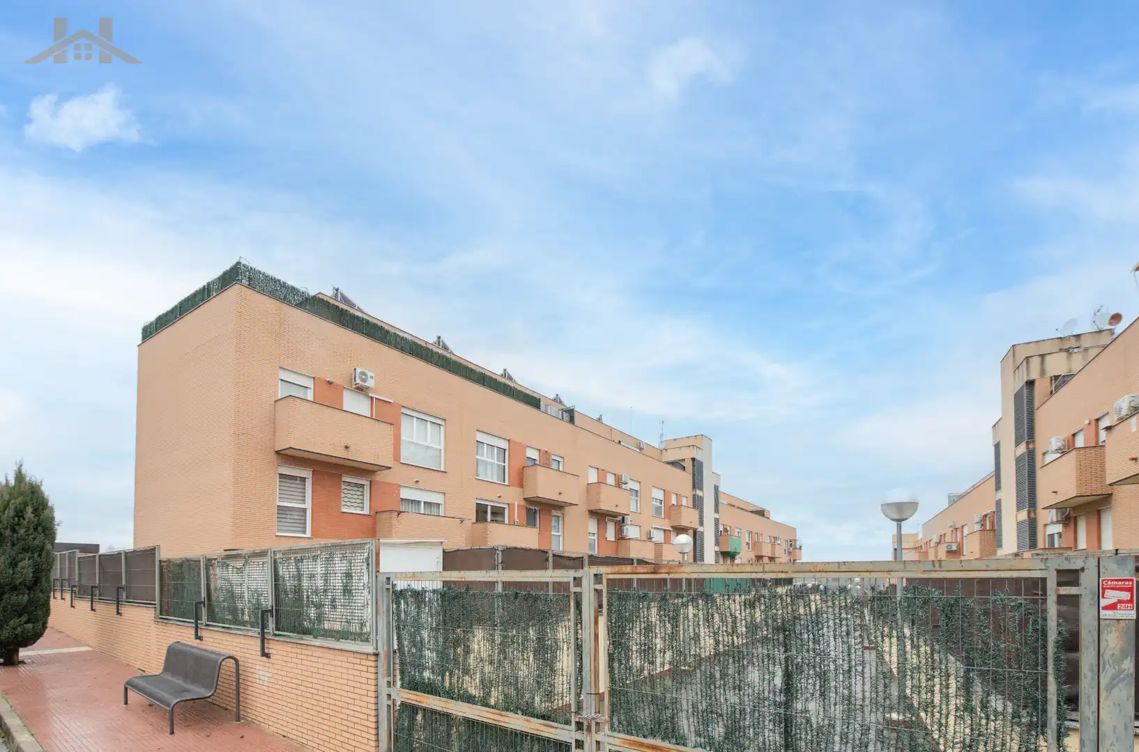 Vista exterior de Piso en venta en Loeches con Aire acondicionado, Calefacción y Jardín privado