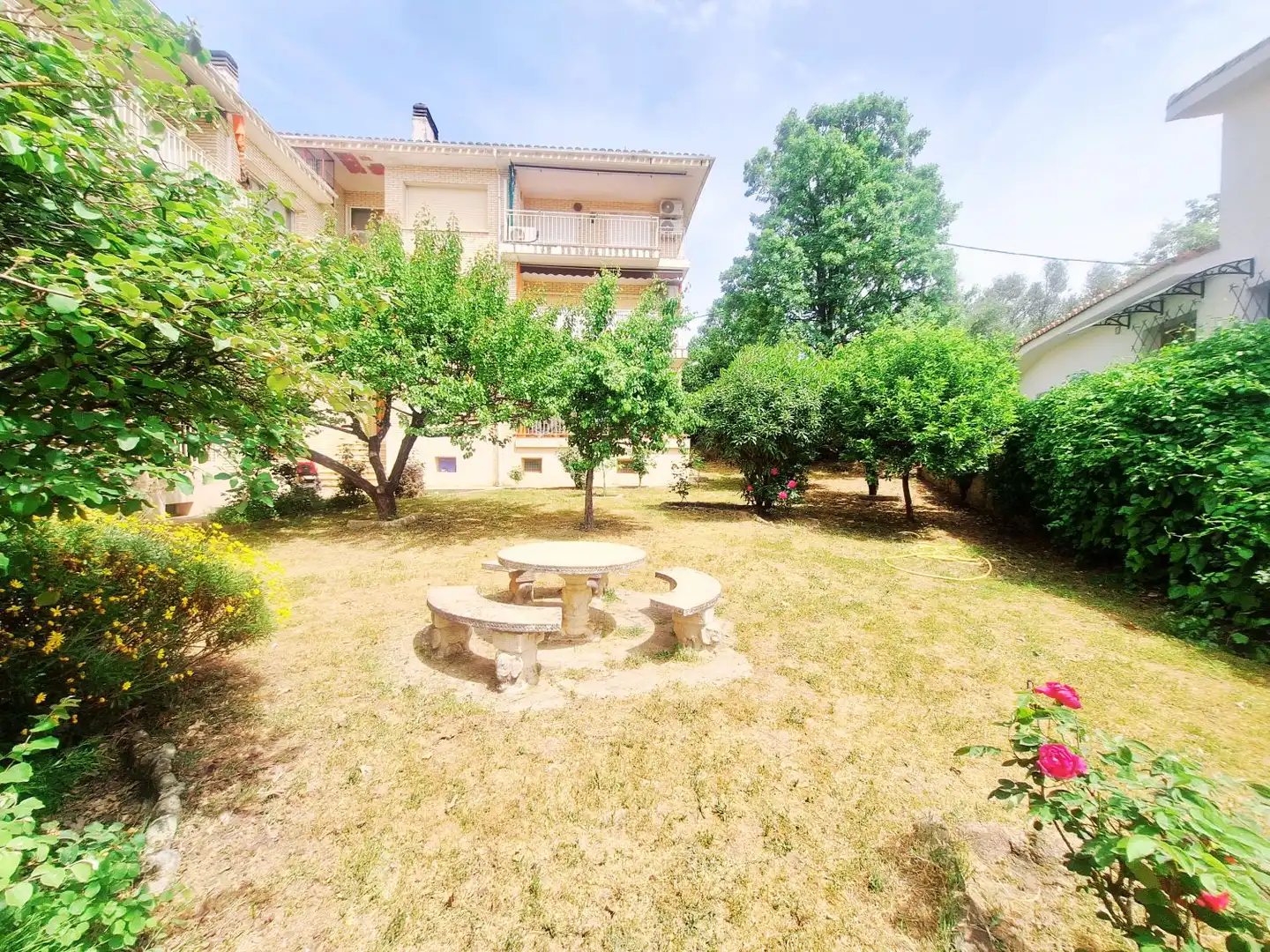 Jardín de Piso en venta en La Adrada  con Calefacción, Terraza y Trastero