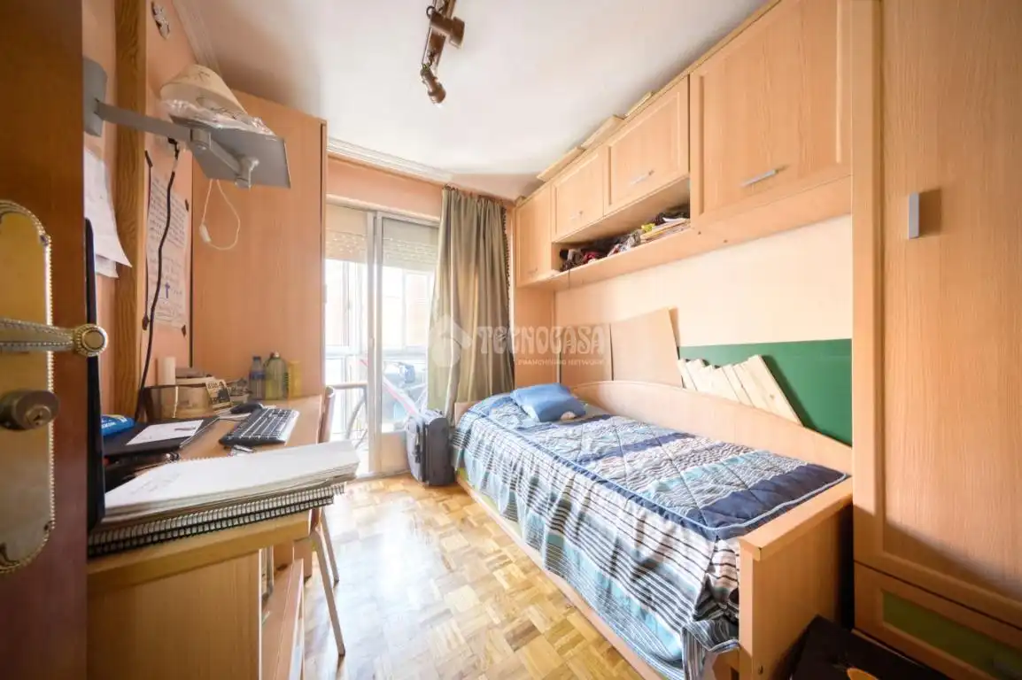 Bedroom of Flat for sale in Valladolid  with Heating, Parquet flooring and Furnished