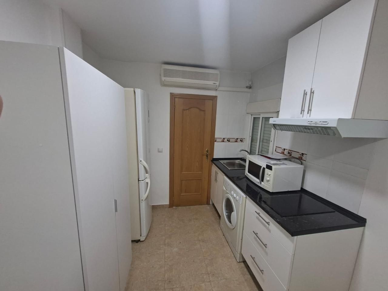 Cuina de Estudi de lloguer en  Madrid Capital amb Aire condicionat, Calefacció i Moblat