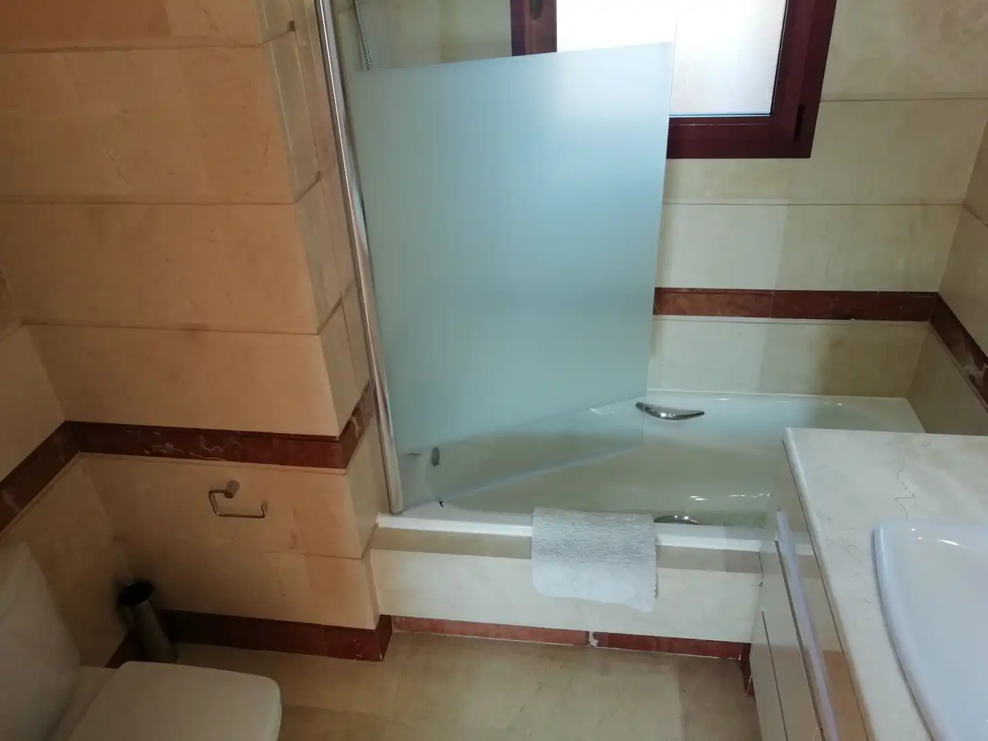 Badezimmer von Maisonette zum Verkauf in Marbella mit Klimaanlage, Terrasse und Abstellraum