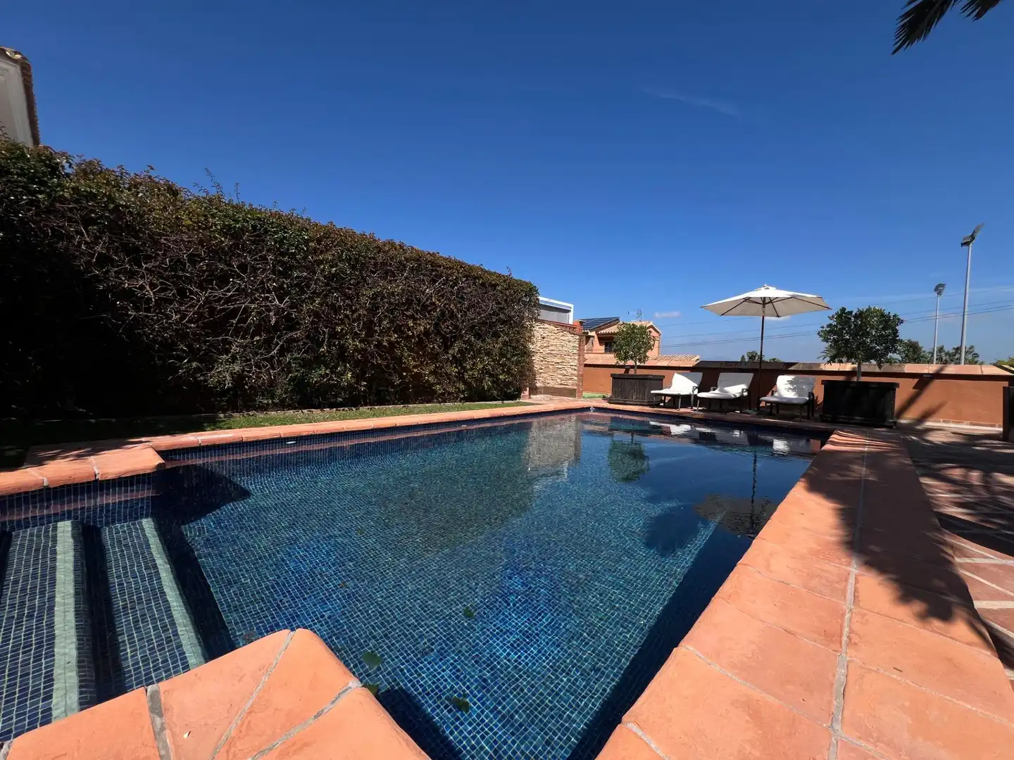 Piscina de Casa o xalet en venda en Alhaurín de la Torre amb Aire condicionat, Jardí privat i Terrassa