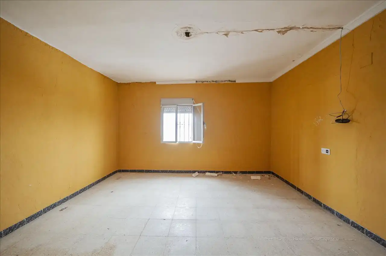 Casa adosada en venta en Lora del Río con Trastero