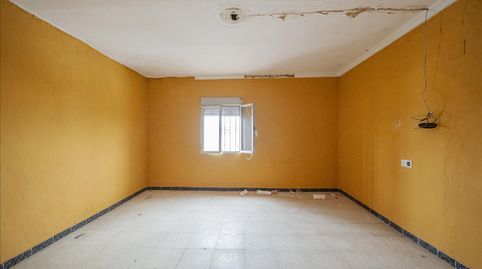 Foto 3 de Casa adosada en venta en Mesa de Lora (de la), Lora del Río, Sevilla