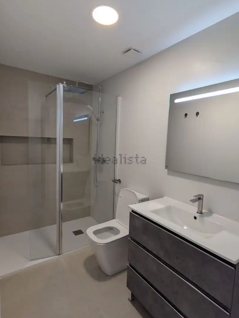 Bathroom of Flat for sale in Elche / Elx  with Parquet flooring, Terrace and Balcony