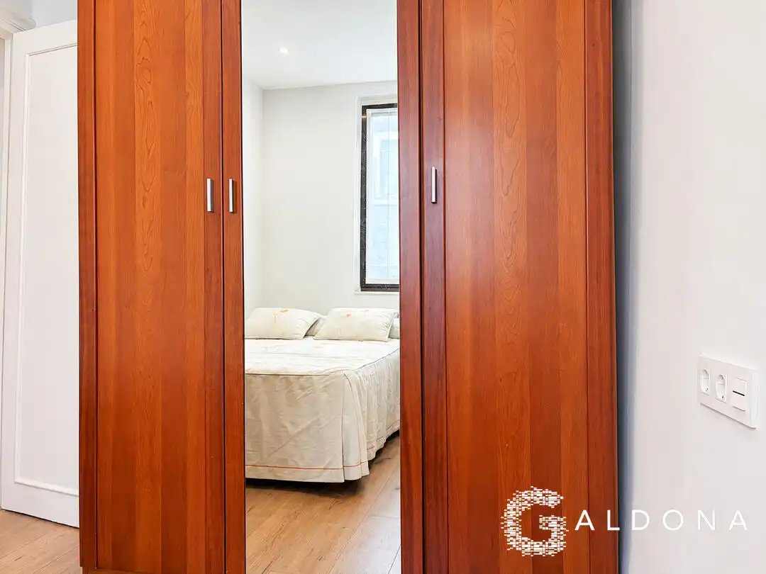 Schlafzimmer von Wohnung zur Miete in Donostia - San Sebastián  mit Heizung, Ofen und Waschmaschine