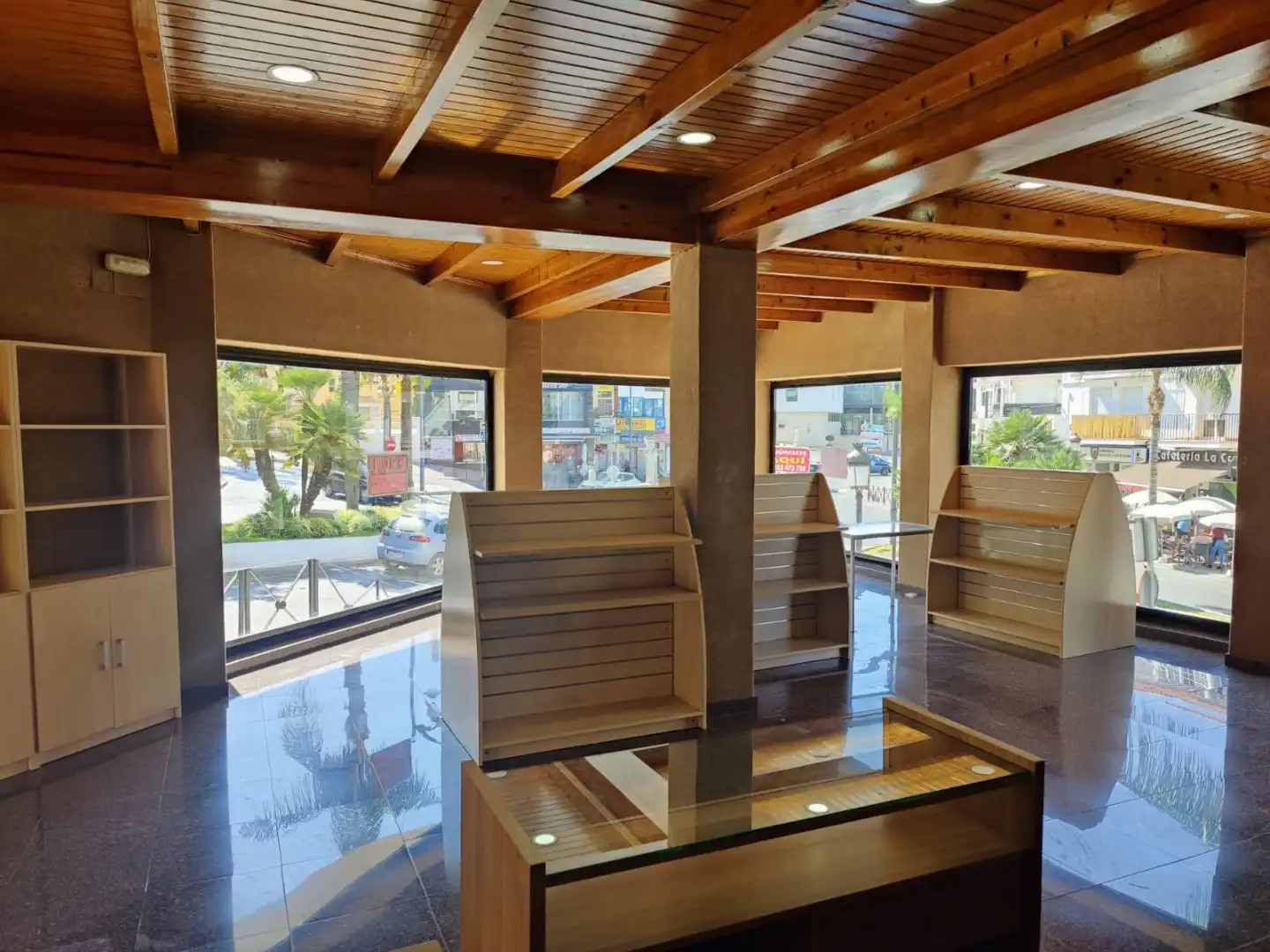 Local de alquiler en Alhaurín El Grande con Aire acondicionado, Calefacción y Alarma