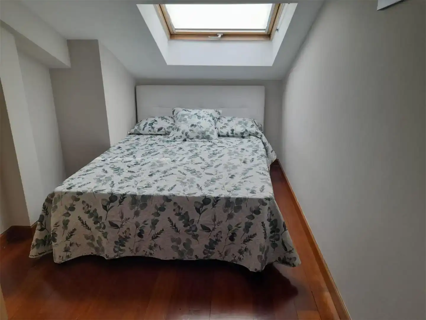 Schlafzimmer von Maisonette zur Miete in Gozón mit Parkett und Möbliert