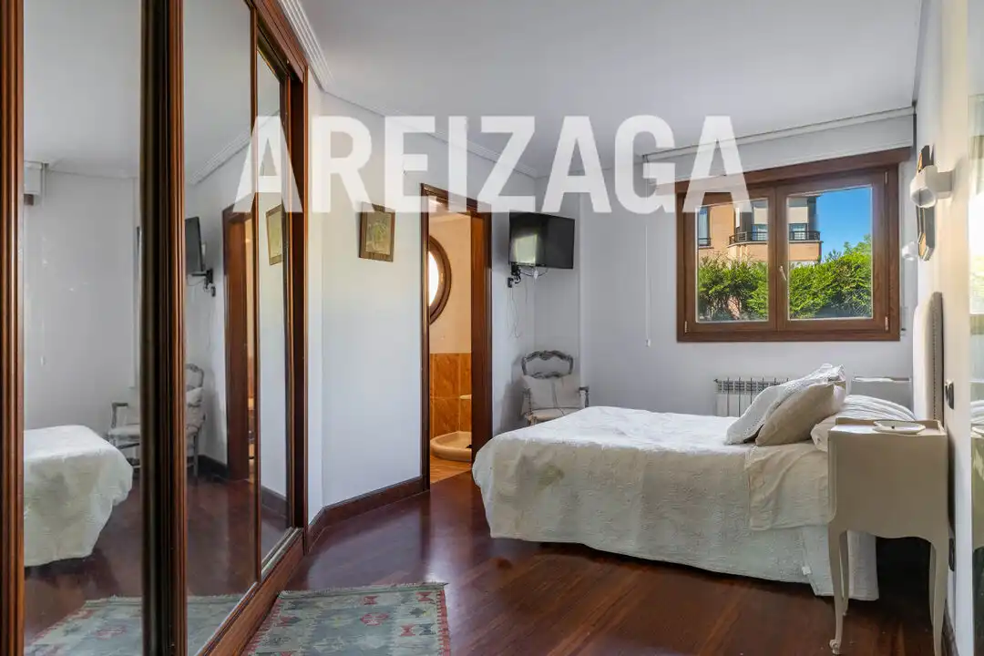 Bedroom of Flat for sale in Donostia - San Sebastián   with Heating, Private garden and Terrace