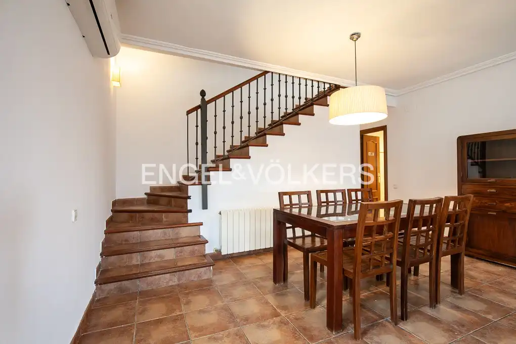Casa o chalet de alquiler en L'Eliana con Aire acondicionado, Calefacción y Jardín privado