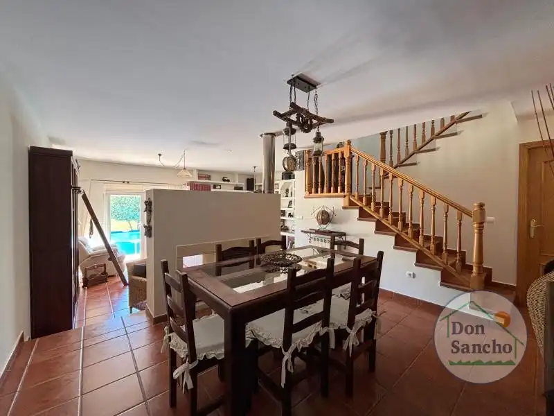 Comedor de Casa adosada en venta en Cabezón de Pisuerga con Calefacción, Jardín privado y Terraza