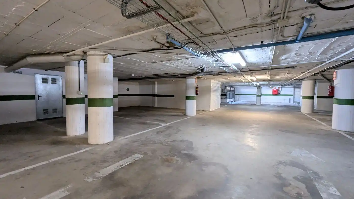 Parking de Ático en venta en Empuriabrava con Aire acondicionado, Calefacción y Terraza