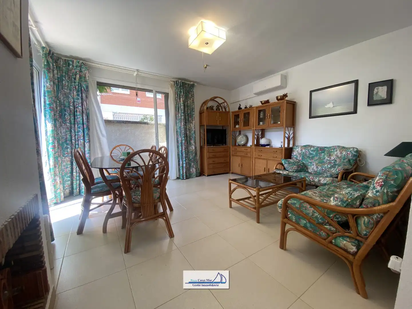 Sala d'estar de Casa adosada en venda en Cambrils amb Aire condicionat, Calefacció i Jardí privat