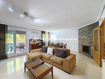 Living room of Single-family semi-detached for sale in Valdemoro  with Air Conditioner, Heating and Private garden