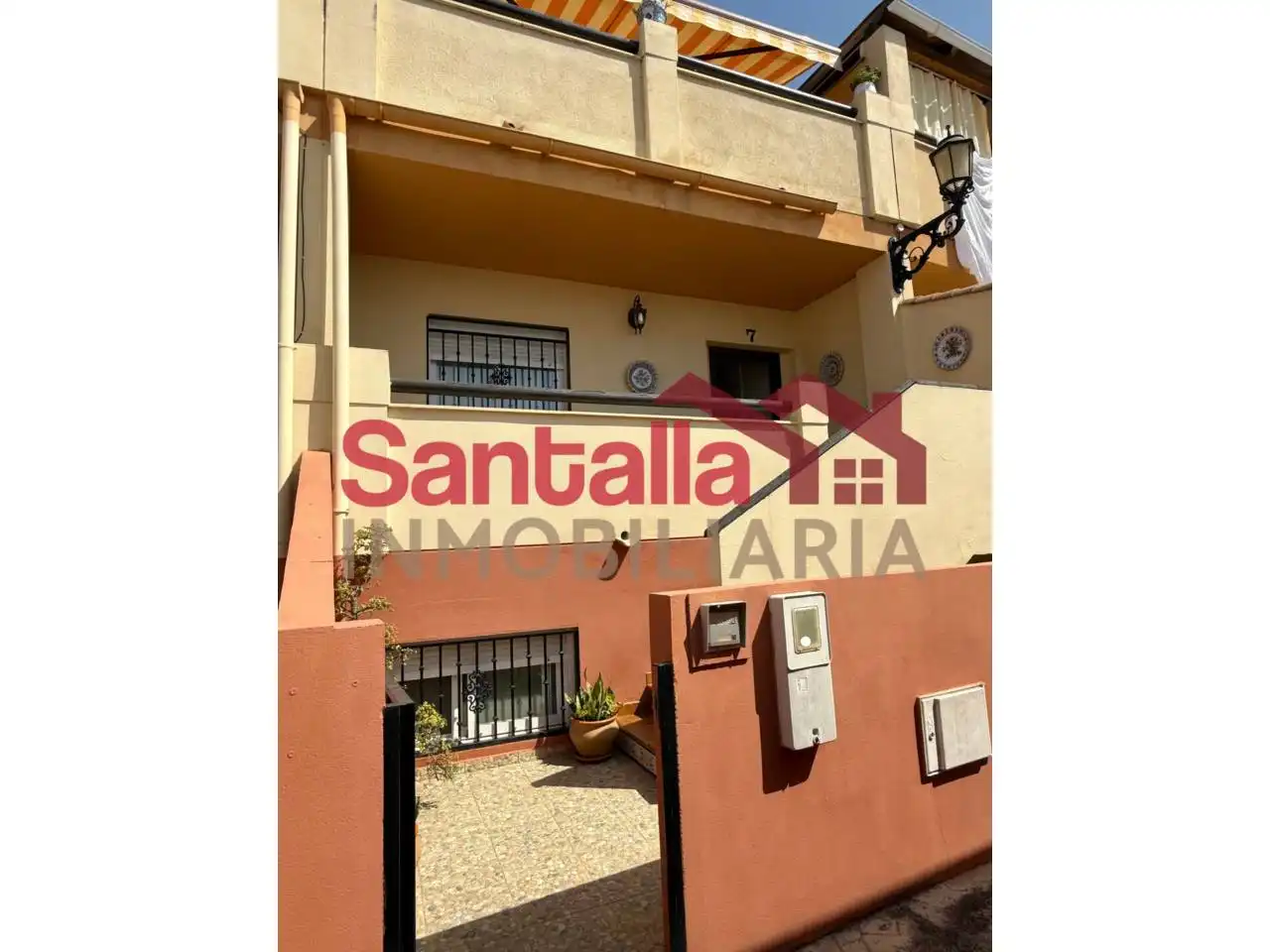 Vista exterior de Casa adosada en venta en Almuñécar con Aire acondicionado, Terraza y Piscina comunitaria