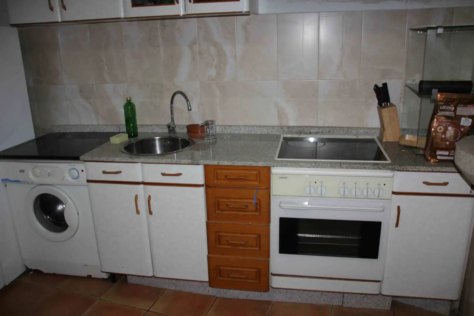 Cuina de Casa adosada en venda en Padrón amb Jardí privat, Moblat i Forn