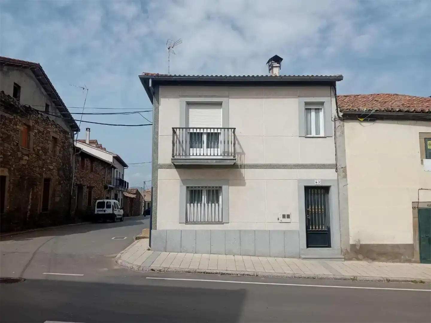 Vista exterior de Pis en venda en La Horcajada  amb Moblat i Balcó