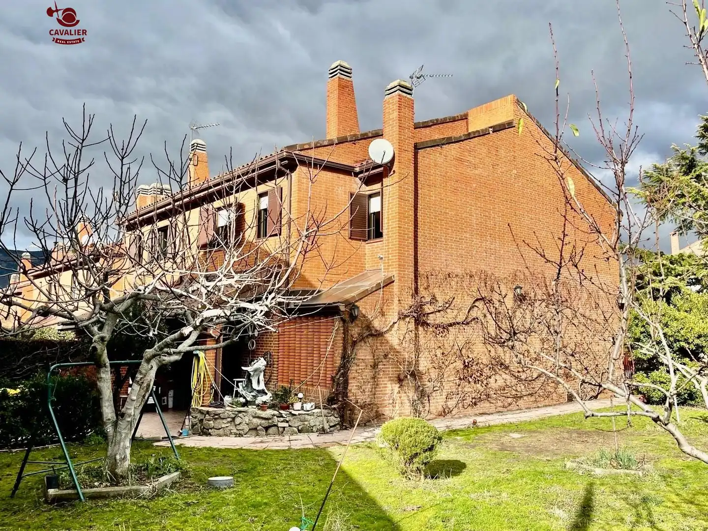 Vista exterior de Casa adosada en venta en Los Molinos con Calefacción, Jardín privado y Terraza