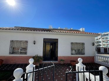 Villa zum Verkauf in Calle Almería 13