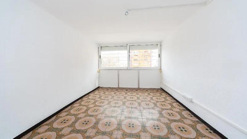 Photo 1 of Flat for sale in Carrer Jerez de la Frontera, Sant Roc, Barcelona