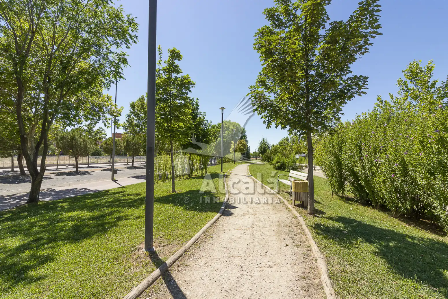 Vista exterior de Local en venta en Alcalá de Henares