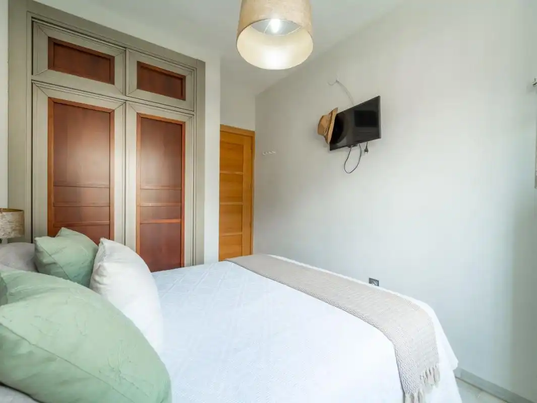 Habitación de Planta baja en venta en Rincón de la Victoria con Calefacción, Jardín privado y Terraza