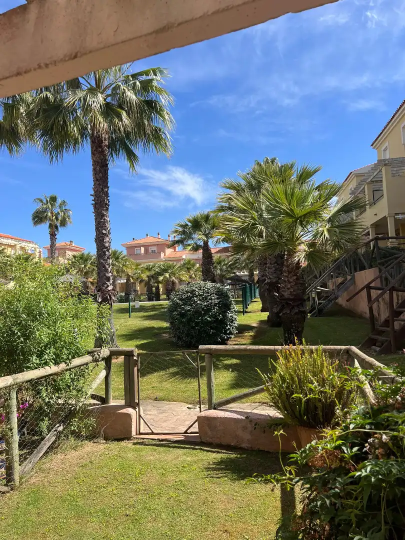 Vista exterior de Casa adosada en venta en Islantilla con Jardín privado, Trastero y Piscina comunitaria