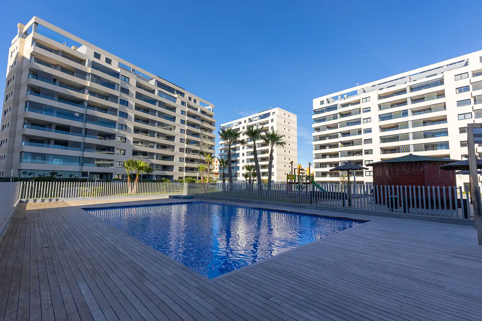 Piscina de Apartament en venda en Torrevieja amb Terrassa, Traster i Moblat
